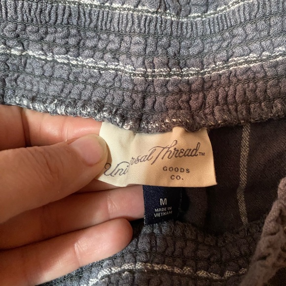 Universal Thread Gray Striped Women's Athletic Shorts - Picture 3 of 4